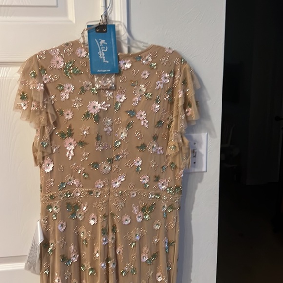 NWT MacDuggal Floral embellish, flutter sleeve gown Size 10 True to size. - Picture 6 of 6